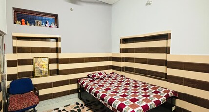 Anushttha Home Stay Room Type - STANDARD NON-AC SMALL FAMILY ROOM