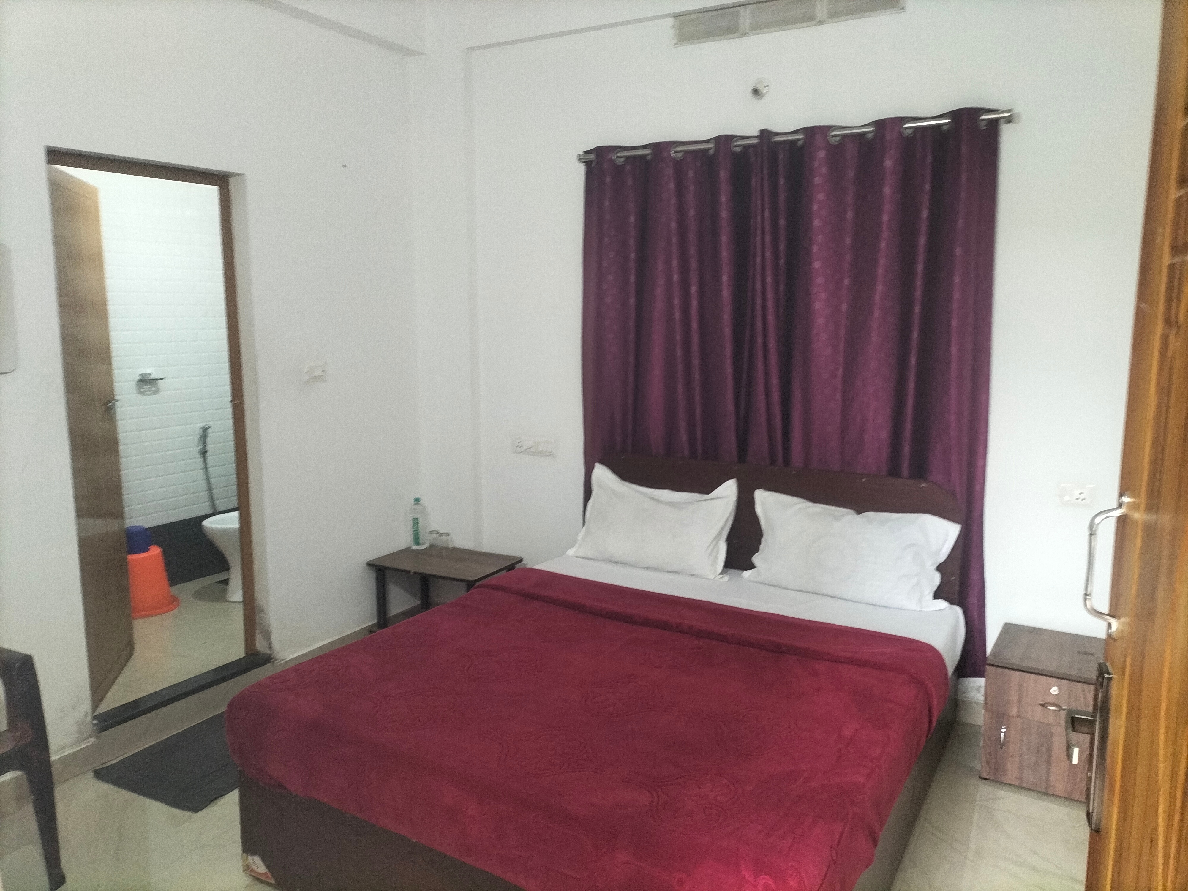 Le Luminor - Tap to explore photos