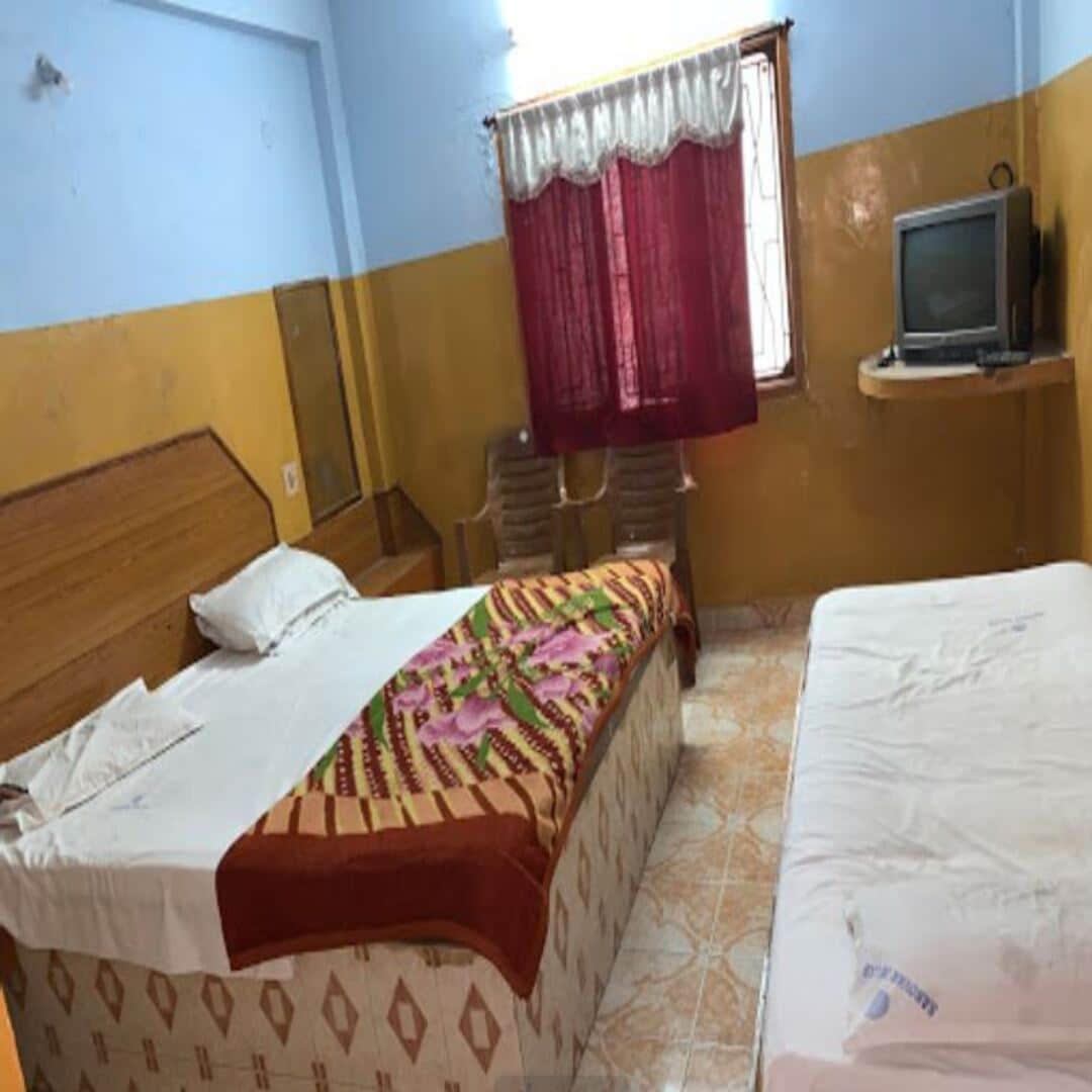 Hotel Sarovar deluxe - Tap to explore photos