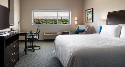 Hilton Garden Inn Denver/Cherry Creek Room Type - 1 KING ACC RM W BATHTUB