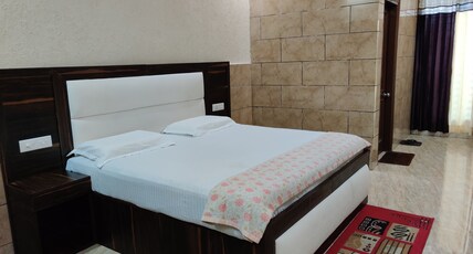 shivamlodge Room Type - LUXURY  ROOM