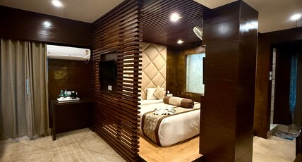 HOTEL GANAPATI Room Type - Superior King Suite