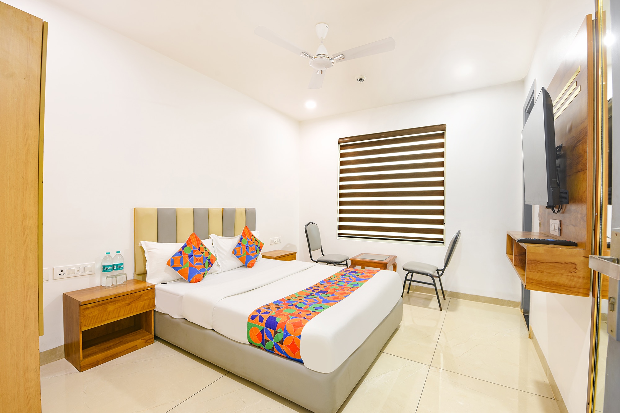FabHotel D2 Pachim Vihar - Tap to explore photos
