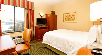 Hampton Inn by Hilton Montrose Room Type - 1QN MOB HEAR ACC RI-SHW NS