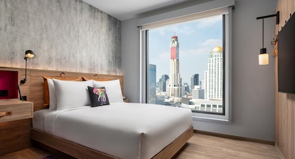 Moxy Bangkok Ratchaprasong Room Type - Moxy Skyline Queen Room, Guest room, 1 Queen, Skyline view Moxy Bangkok Ratchaprasong Room Type - Moxy Skyline Queen Room, Guest room, 1 Queen, Skyline view
