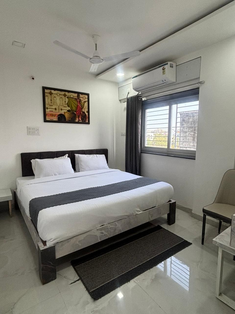 SwagStay Hotel Riviera - Tap to explore photos