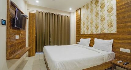 HOTE LEE CROWNN, Airport Road 500 Mtrs from Chandigarh Manali Highway Room Type - Executive Room With Free WI-FI HOTE LEE CROWNN, Airport Road 500 Mtrs from Chandigarh Manali Highway Room Type - Executive Room With Free WI-FI