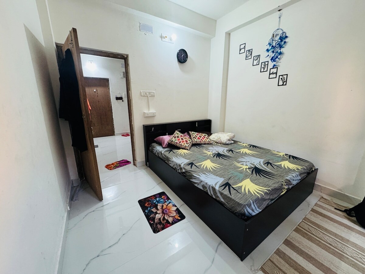 Cozy Peaceful 2BHK Stay Near City Essentials - Tap to explore photos