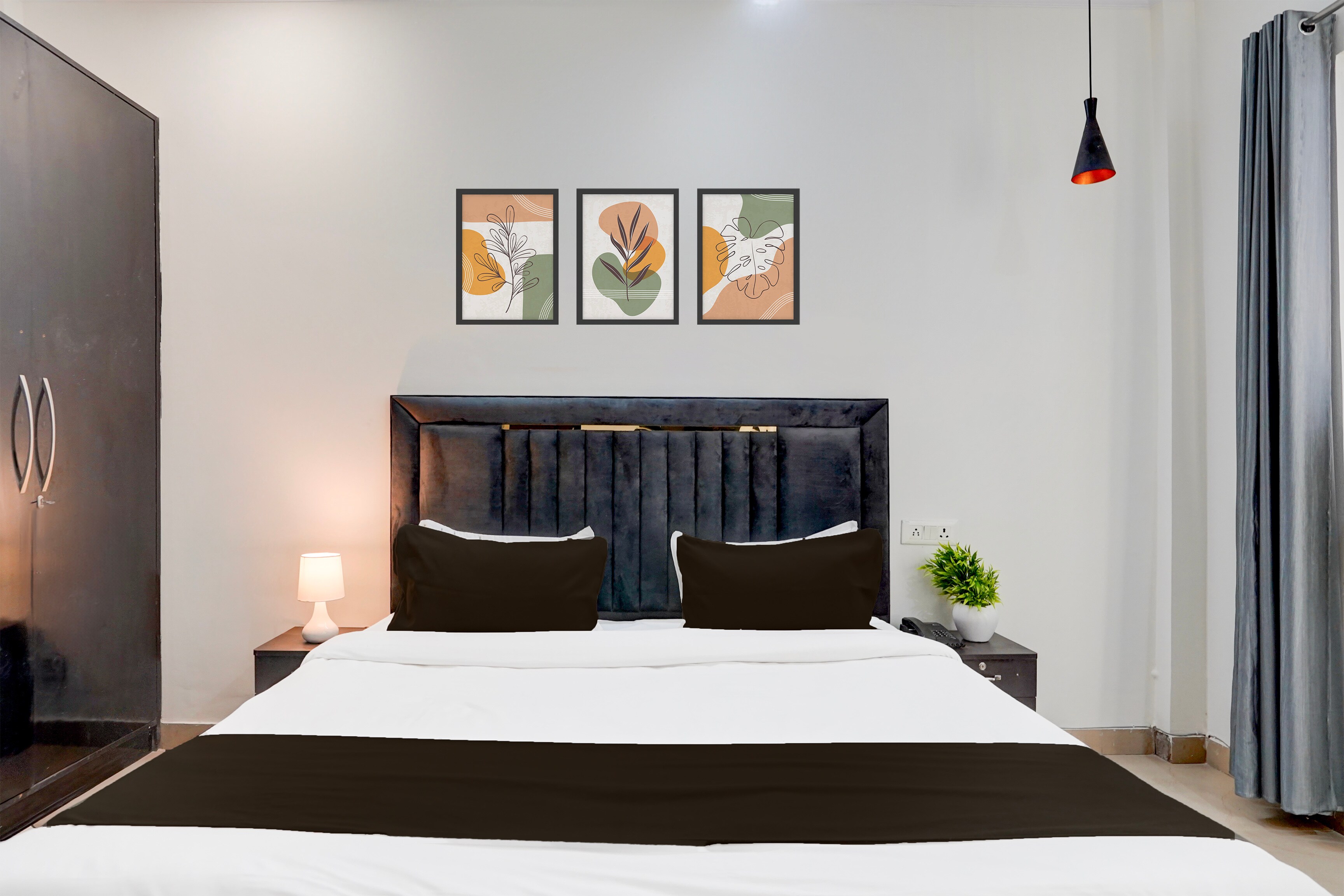 Super Townhouse Sector 53 Golf Course Road - Tap to explore photos