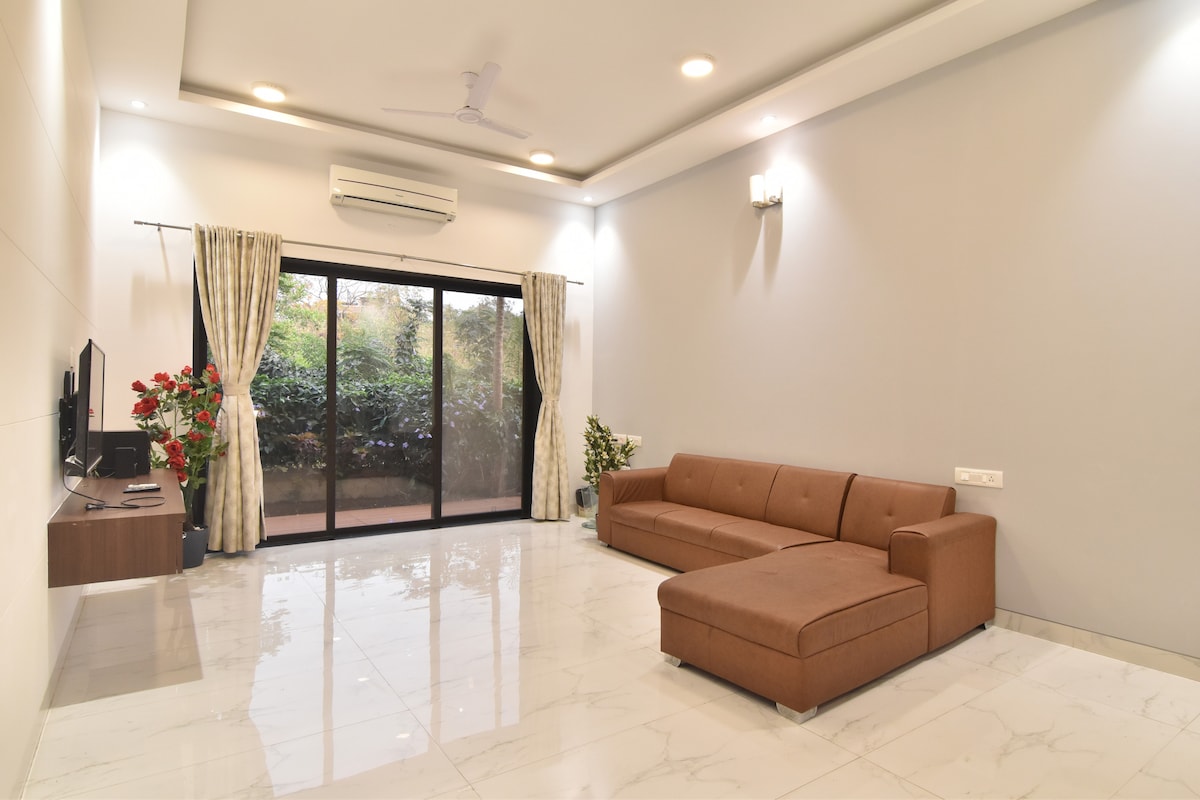 Tiara Tulip 5bhk Pure Veg With Jacuzzi - Tap to explore photos