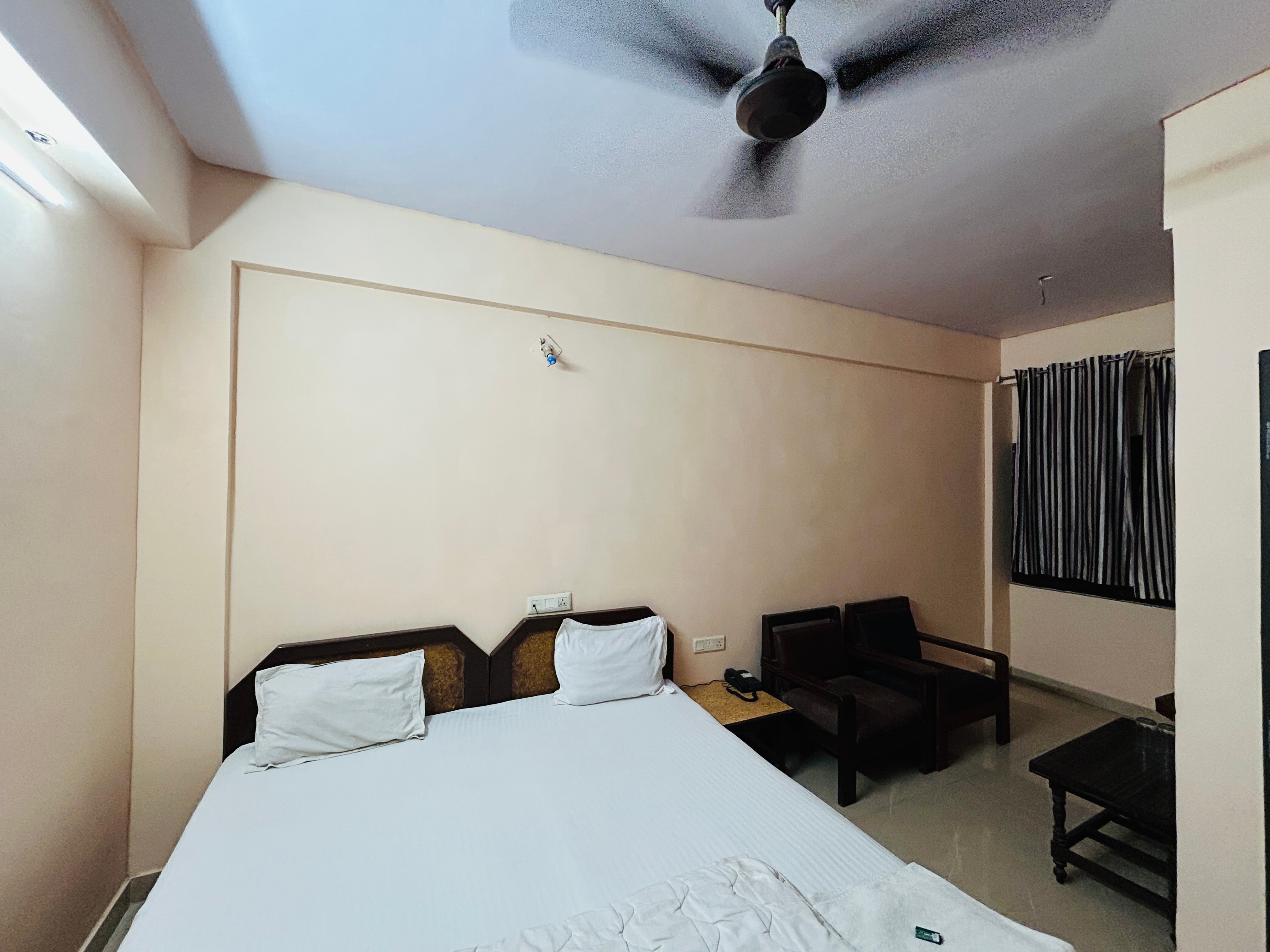 Ajatsatru Hotel - Tap to explore photos