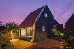 Kasu Zama | Luxury 4BR Private Pool Villa, 10 Min to Vagator Beach