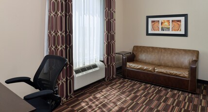 Holiday Inn Express Hotel & Suites Alva Room Type - 2 Queen 1 Bedroom Suite