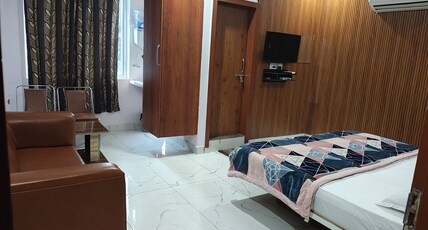 Hotel Emerald Inn Room Type - Luxury Room