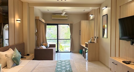 MAGANJI'S ( Pure Vegetarian ) - A COMPLETE FAMILY HOTEL Room Type - Super Deluxe Non-AC Room with Work Desk MAGANJI'S ( Pure Vegetarian ) - A COMPLETE FAMILY HOTEL Room Type - Super Deluxe Non-AC Room with Work Desk