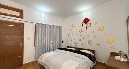 HIMALAYA SADAN Room Type - Deluxe Room