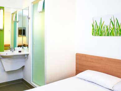IBIS BUDGET BIRMINGHAM AIRPORT - Tap to explore photos
