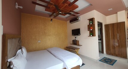 HOTEL BATTALION 10 Rudraprayag Room Type - Premium Room with Mountain View