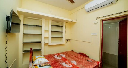 R2K Home Stay Room Type - Double bed