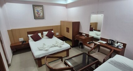 Hotel Simla | Near Siliguri Station Room Type - AC DELUXE (TRIPLE BED)