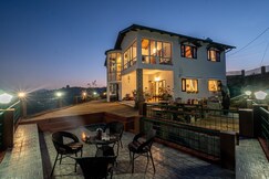 V are Family Windchimes Dhanachuli | 3BHK Hilltop Pet Friendly Villa with Majestic View & Bonfire
