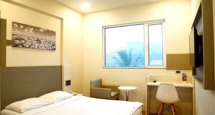 Ginger Surat Room Type - Superior Queen Room
