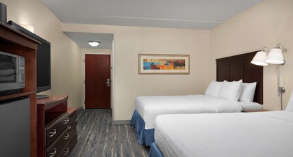 Hampton Inn by Hilton Syracuse Clay Room Type - 2 QNS ACCESSIBLE W TUB NS
