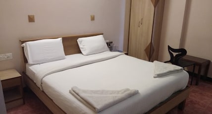 Hotel SRM Central Park Room Type - Deluxe Non AC Hotel SRM Central Park Room Type - Deluxe Non AC