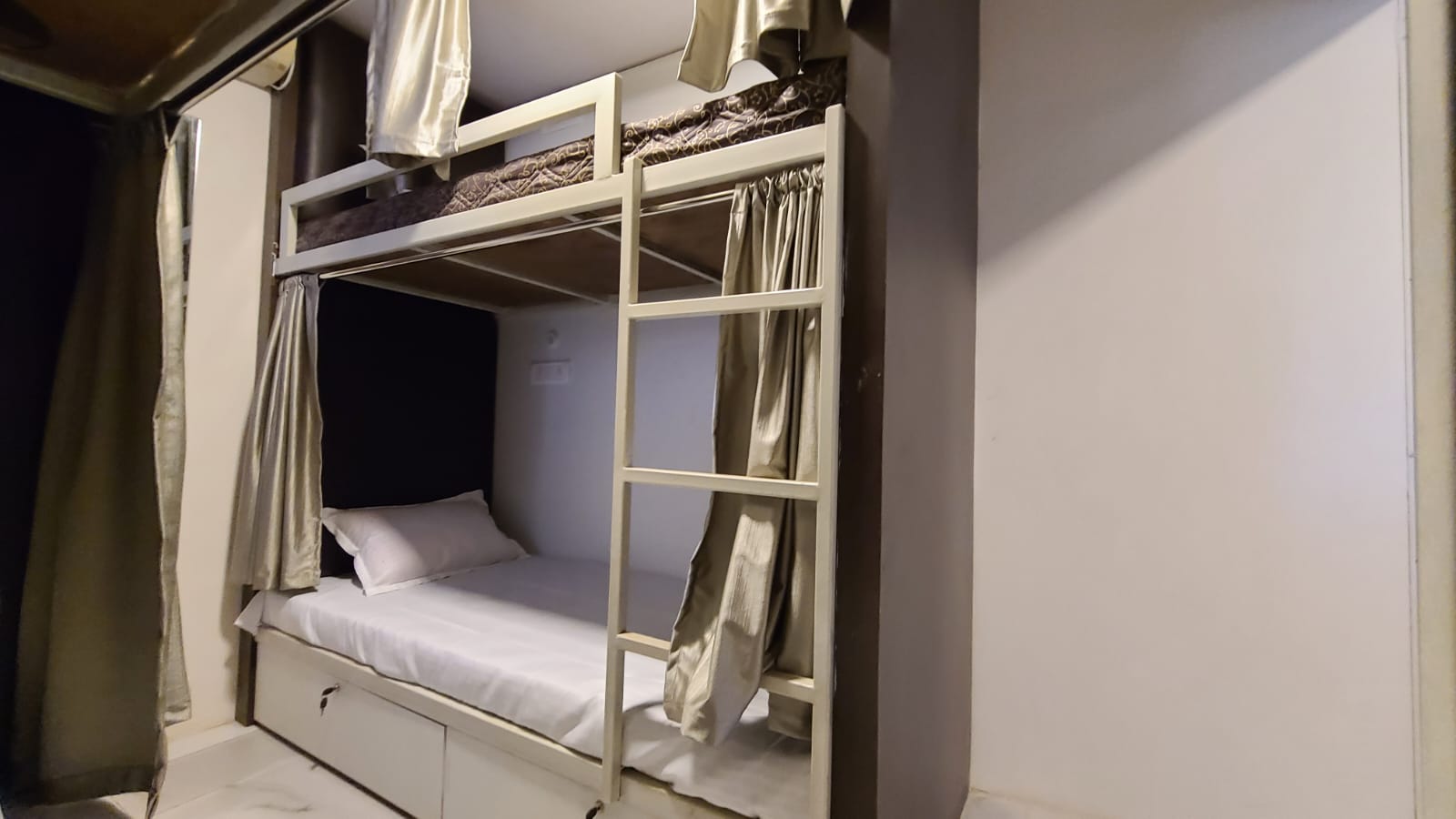 Stay inn dormitory - Tap to explore photos