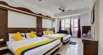 Itsy Hotels Satya Shree Room Type - Spacious Premium Room