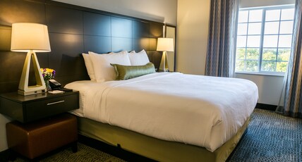 Staybridge Suites AUSTIN NORTH - PARMER LANE, an IHG hotel Room Type - 1 Queen Studio Suite Comm Access Tub