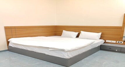Hotel Shyam Sarover Room Type - Deluxe Double Room