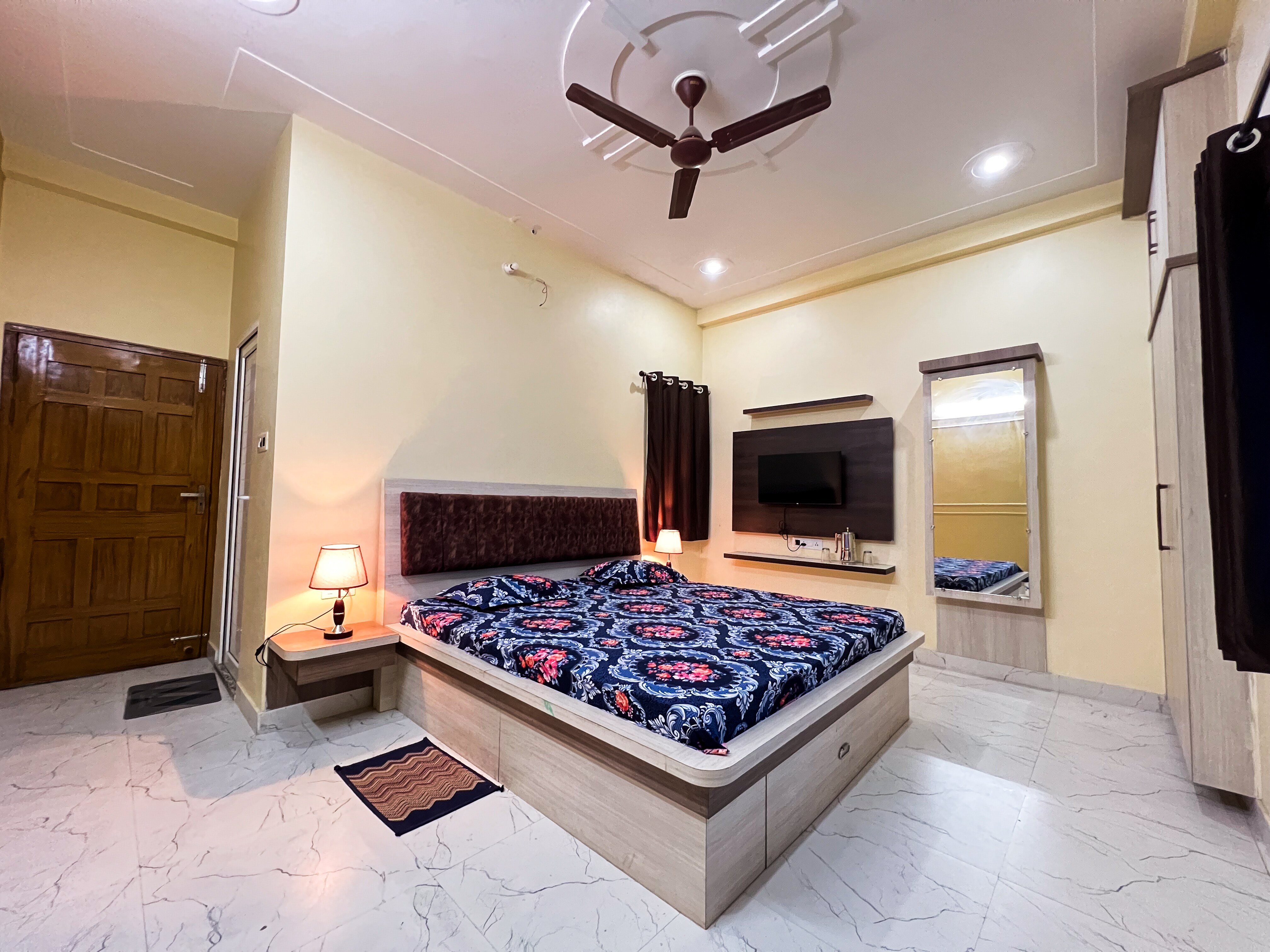 Pushpanjali Guest House - Tap to explore photos