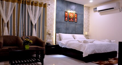 The Bellevue - 1.5km from Railway Station Room Type - Executive room