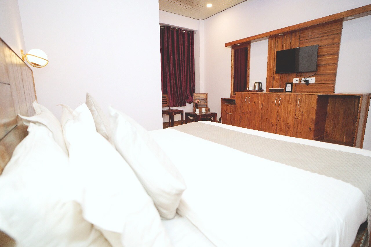 Himgiri Hotel & resort Kasauli - Tap to explore photos