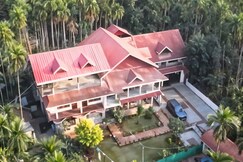 Thulung Shared Nature Stay With Swimming Pool | 6BR |FF  By Homeyhuts