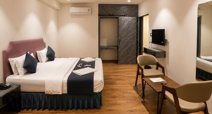 Hotel Nee Residency Room Type - Suite Room With Jacuzzi