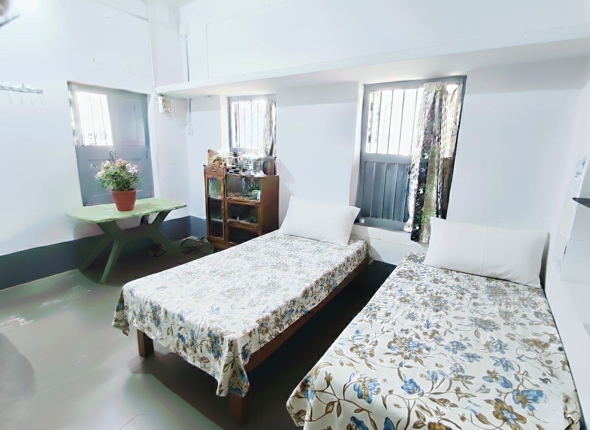 Prasiddhi Hostel / PG / Solo Traveler - Tap to explore photos