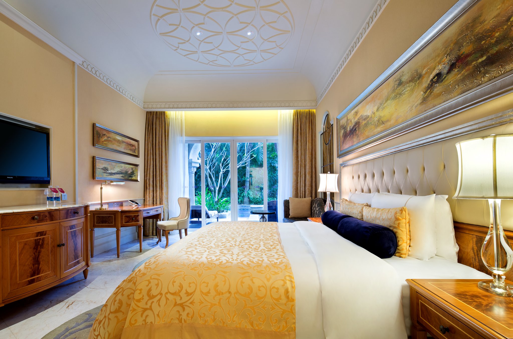 Crowne Plaza RESORT SANYA BAY - Tap to explore photos