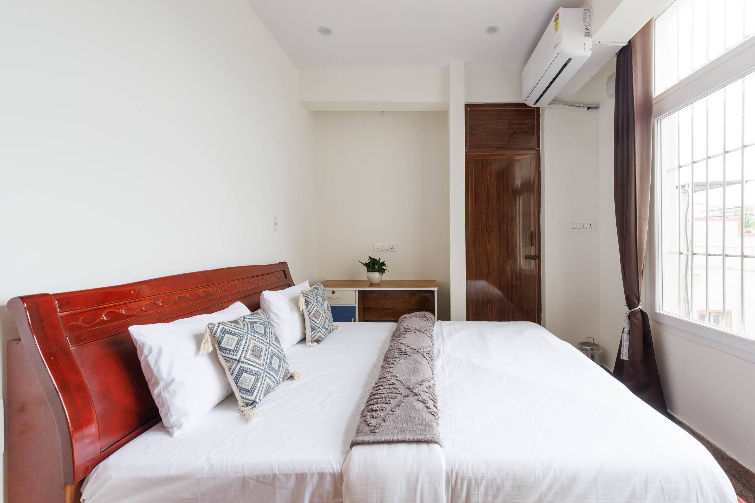The Honeywood by RedOlive|3BHK|Indiranagar|Nr ITPL|30min MG Rd - Tap to explore photos