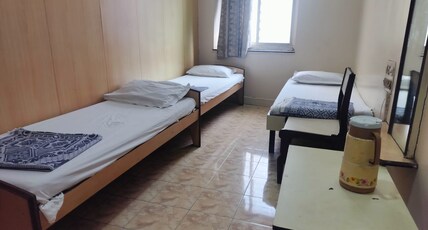 Milan Guest House Room Type - Three Bed Non AC Common Bathroom