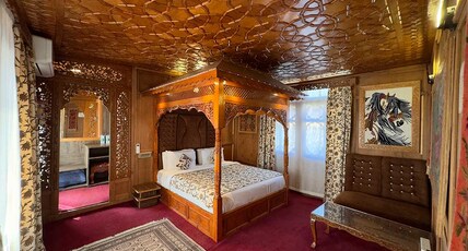 New Jacquline Heritage Houseboats Room Type - The Royal Traditional Suite