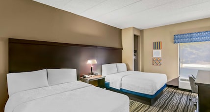 Hampton Inn by Hilton Bowie Room Type - 2 QNS MICROWV FRIDGE NS