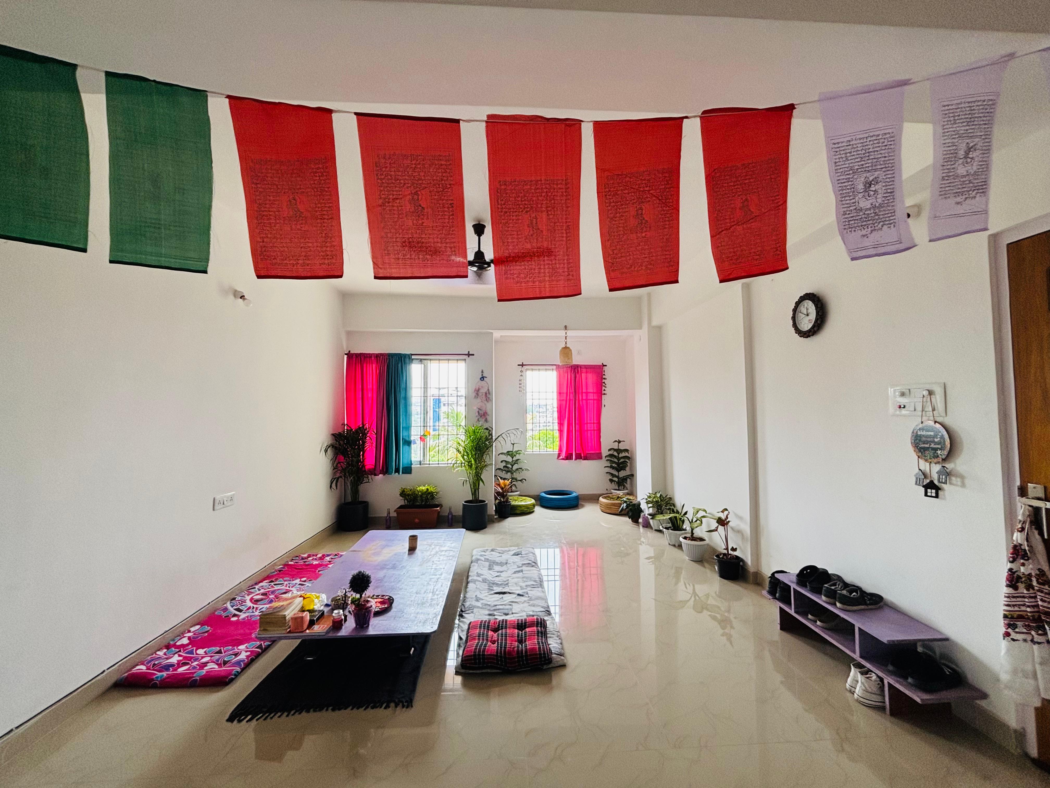 Aprillis Backpackers Hostel | 1.5Km From Guwahati Railway station - Tap to explore photos