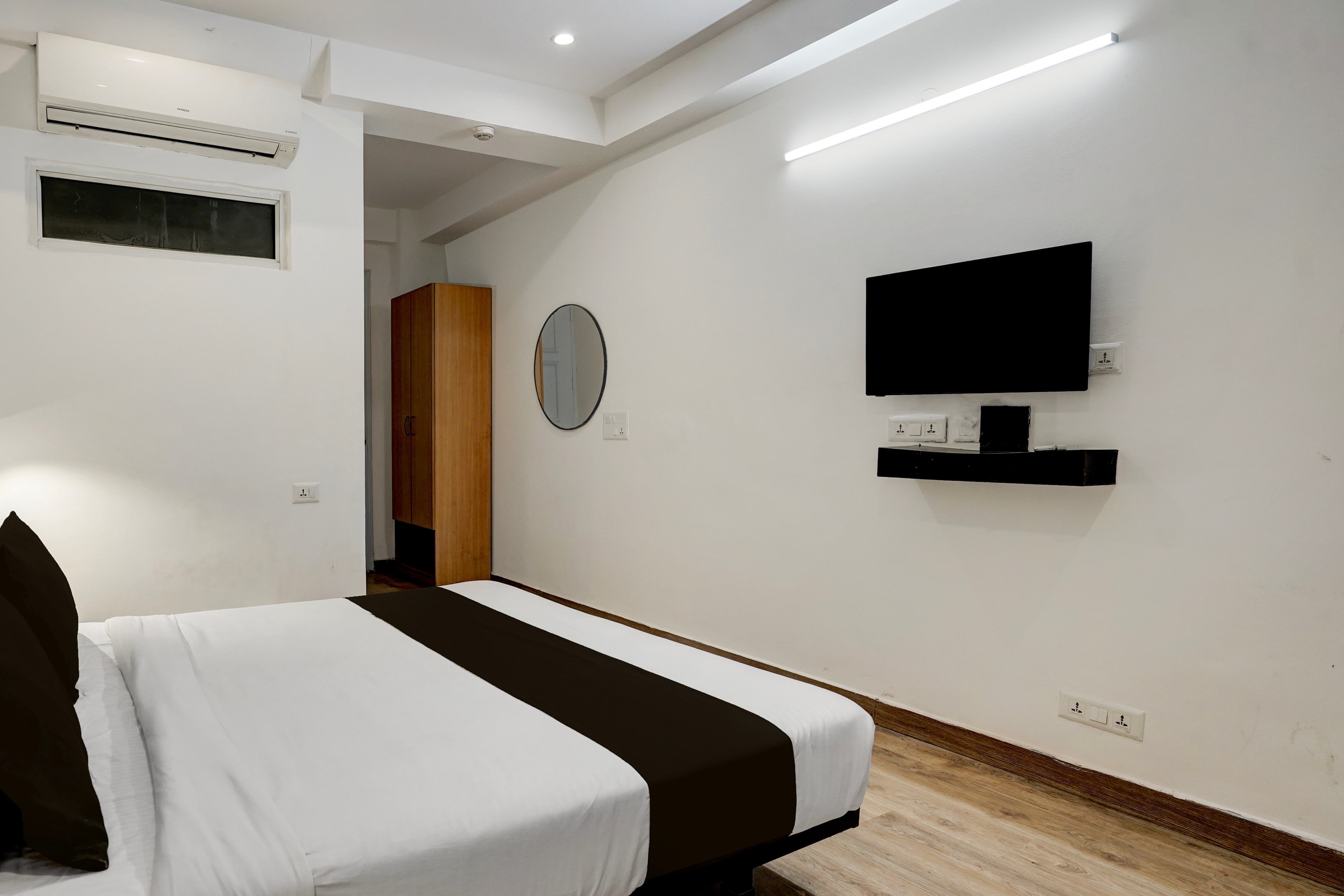 Townhouse Sector 39 Gurgaon - Tap to explore photos