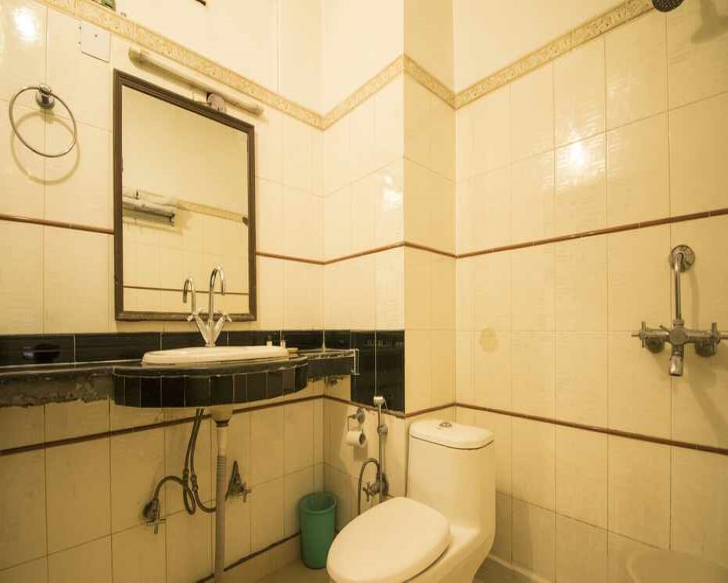 Hotel Jahanvi - Tap to explore photos