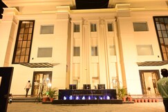 Solitaire Resort Gonda