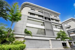 Super Collection O Adajan Formerly Hotel Sky Palace