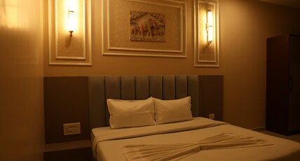 Hotel 7 Flowers Room Type - Luxury AC Room with Garden View