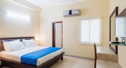 HOTEL DEEP CONTINENTAL Room Type - Superior Deluxe Room (Old Wing)